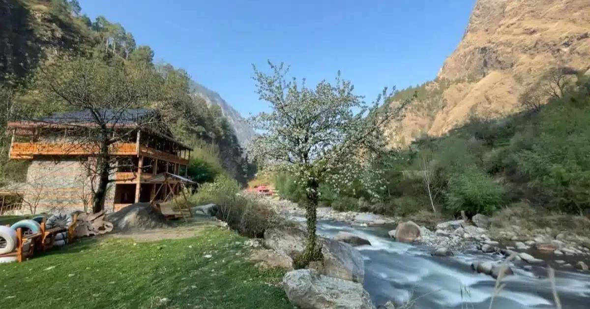 10 Scenic cafes in Jibhi: Where to enjoy the best view and food