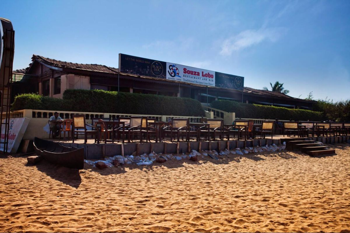 A view of Souza Lobo cafe